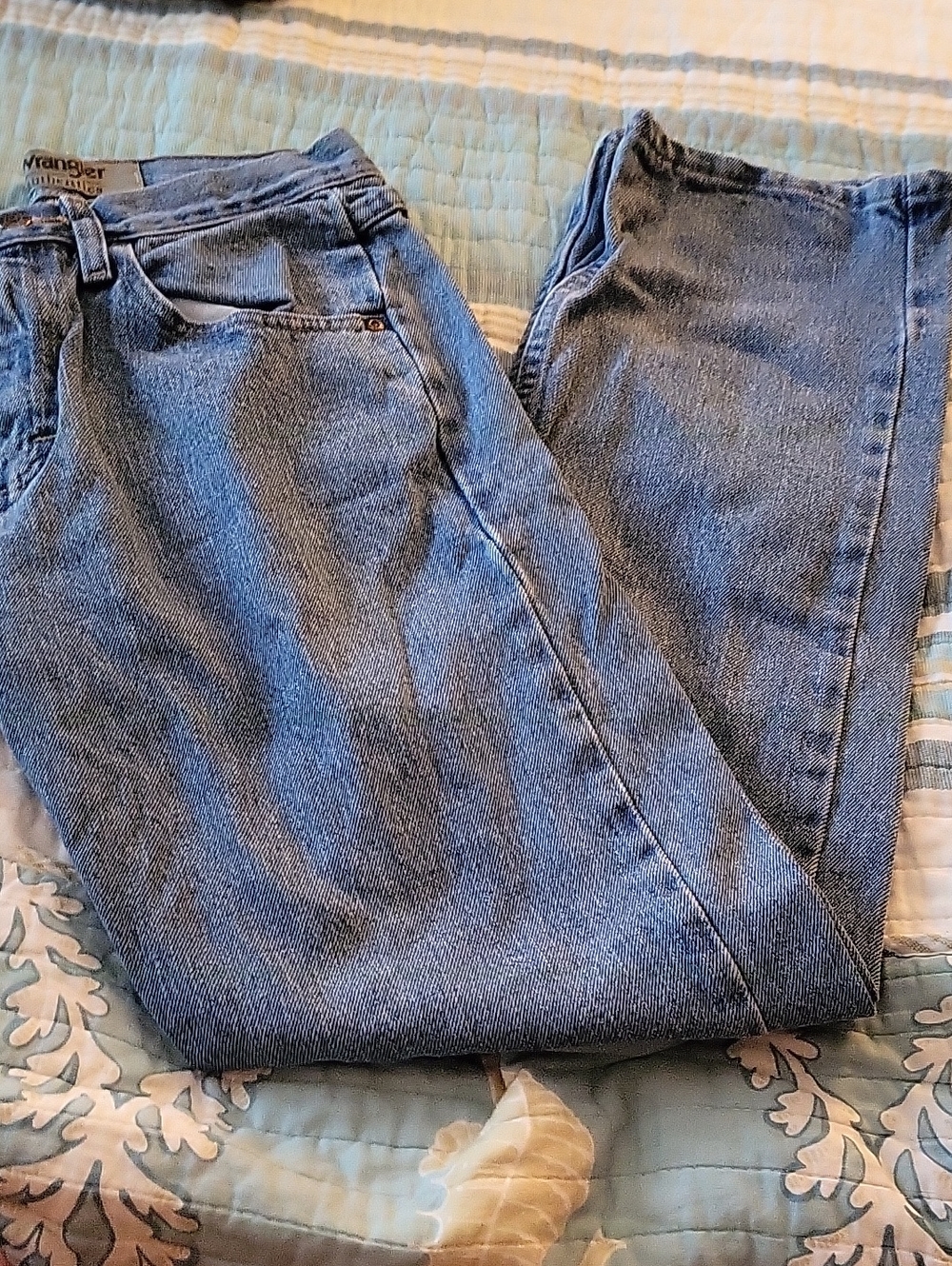 Wrangler 28x32 Men's Light Blue Relaxed Fit Jeans